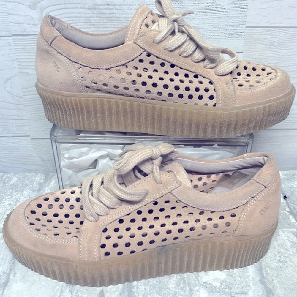 Musse & Cloud Urban Outfitters pale pink Suede eyelet platform sneakers‎ SZ 9